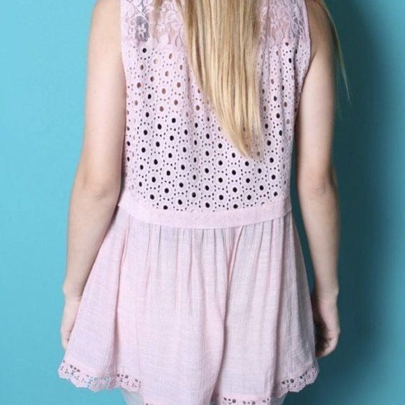 Light Pink Sleeveless Wide Hem Lace Detailed Top Large nwt